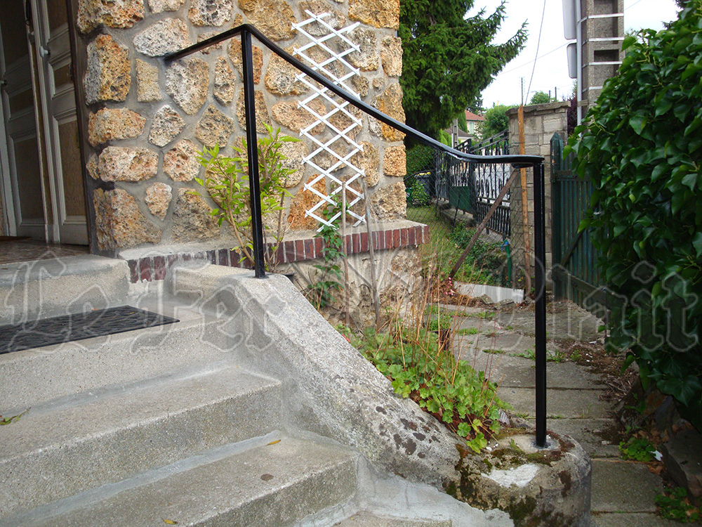 Le Fer Plait ferronnier à eaubonne dans le val D'oise 95 main courante escalier extérieur fer forgé sur mesure pour éviter les chutes accidentelles.