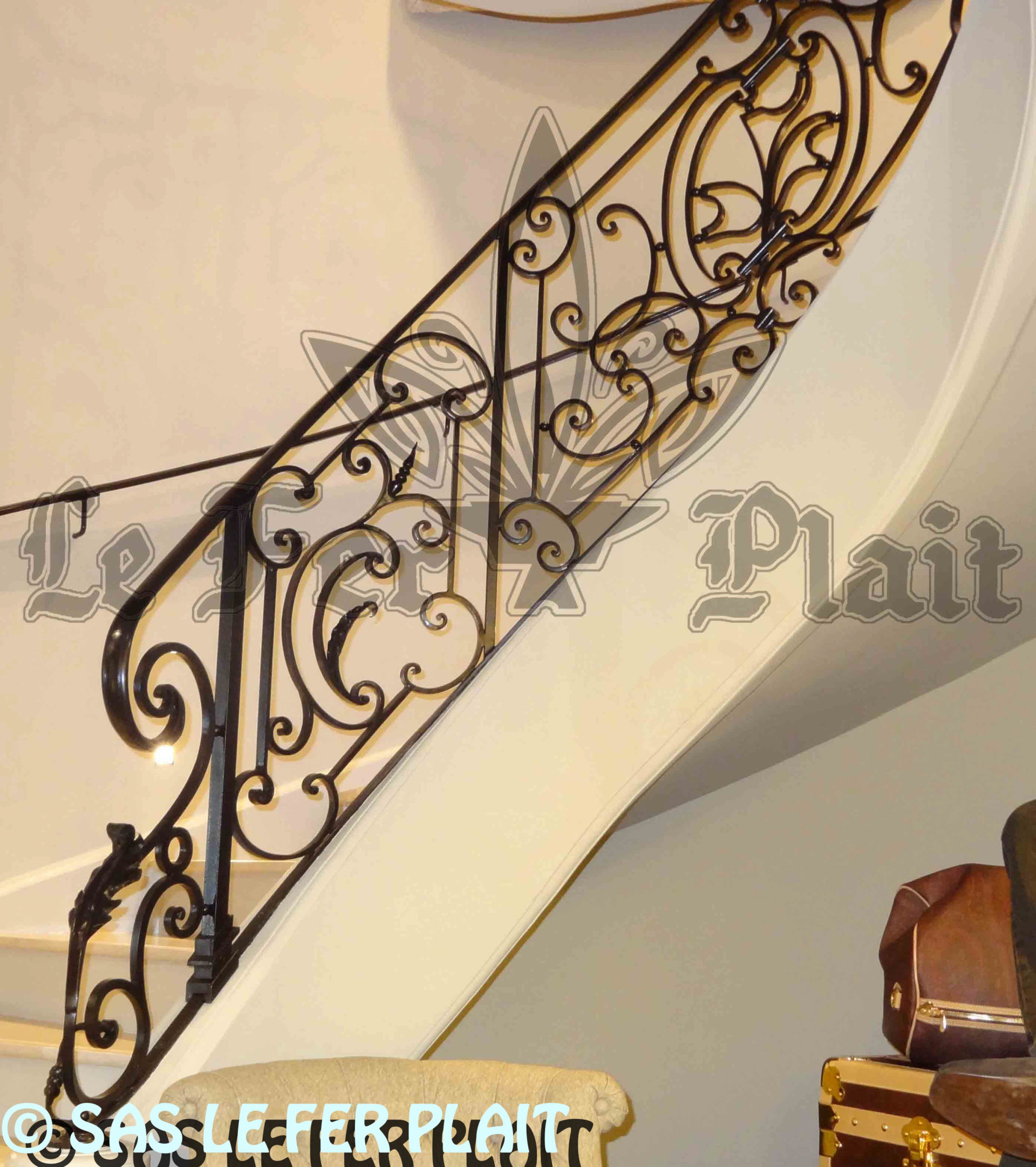 Le Fer Plait ferronnier à eaubonne dans le val D'oise 95 rampe escalier fer forgé sur mesure pour éviter les accidents dans les escaliers.