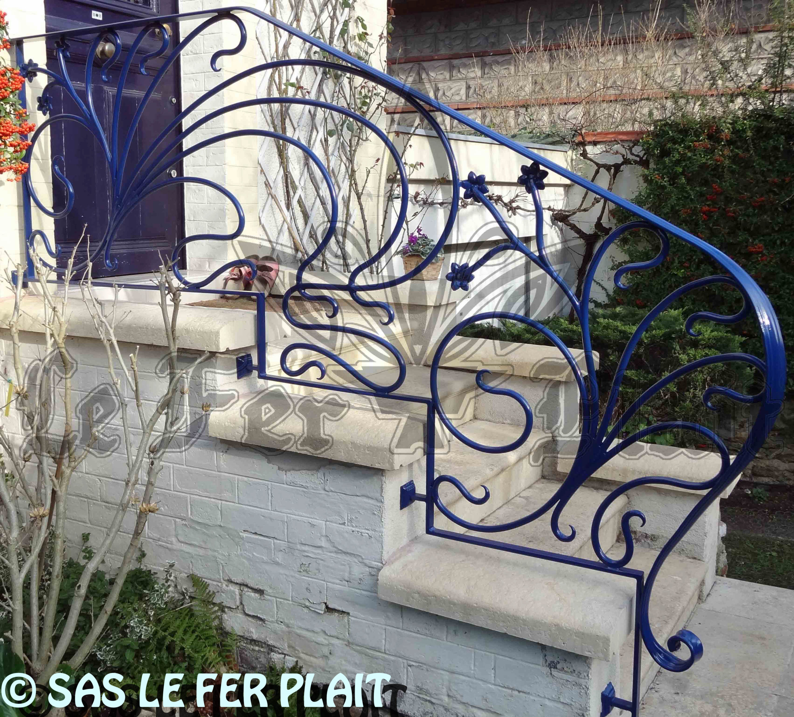 Le Fer Plait ferronnier à eaubonne dans le val D'oise 95 rampe escalier fer forgé sur mesure pour éviter les accidents dans les escaliers.